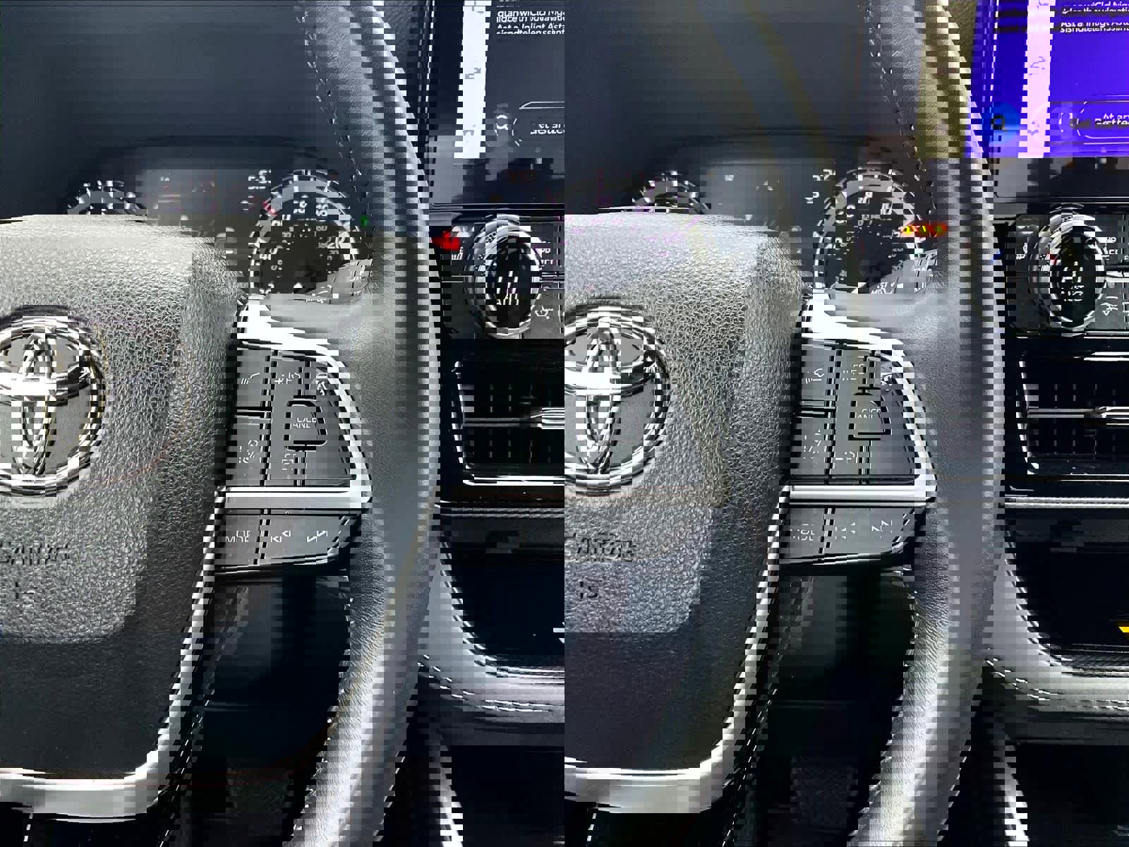 Used 2023 Toyota Highlander XSE image 25