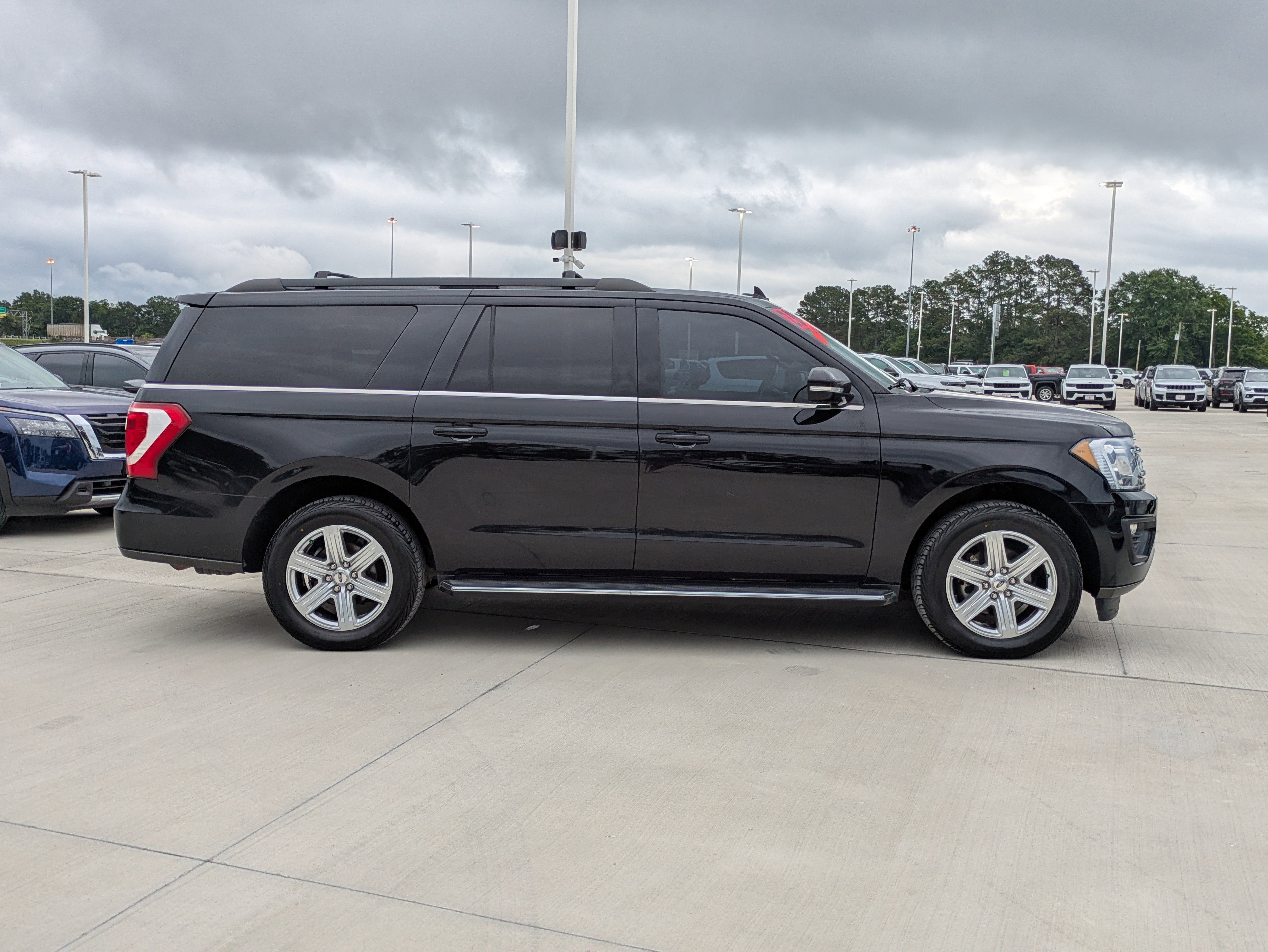 Used 2020 Ford Expedition Max XLT w/ Equipment Group 202A AWD/4WD image 6