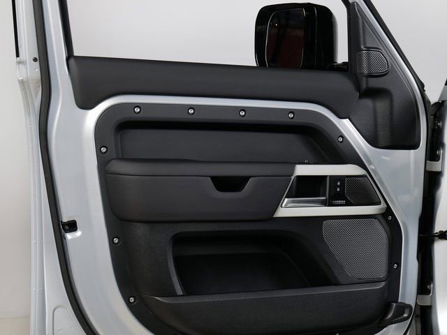 Used 2024 Land Rover Defender 110 SE AWD/4WD image 29