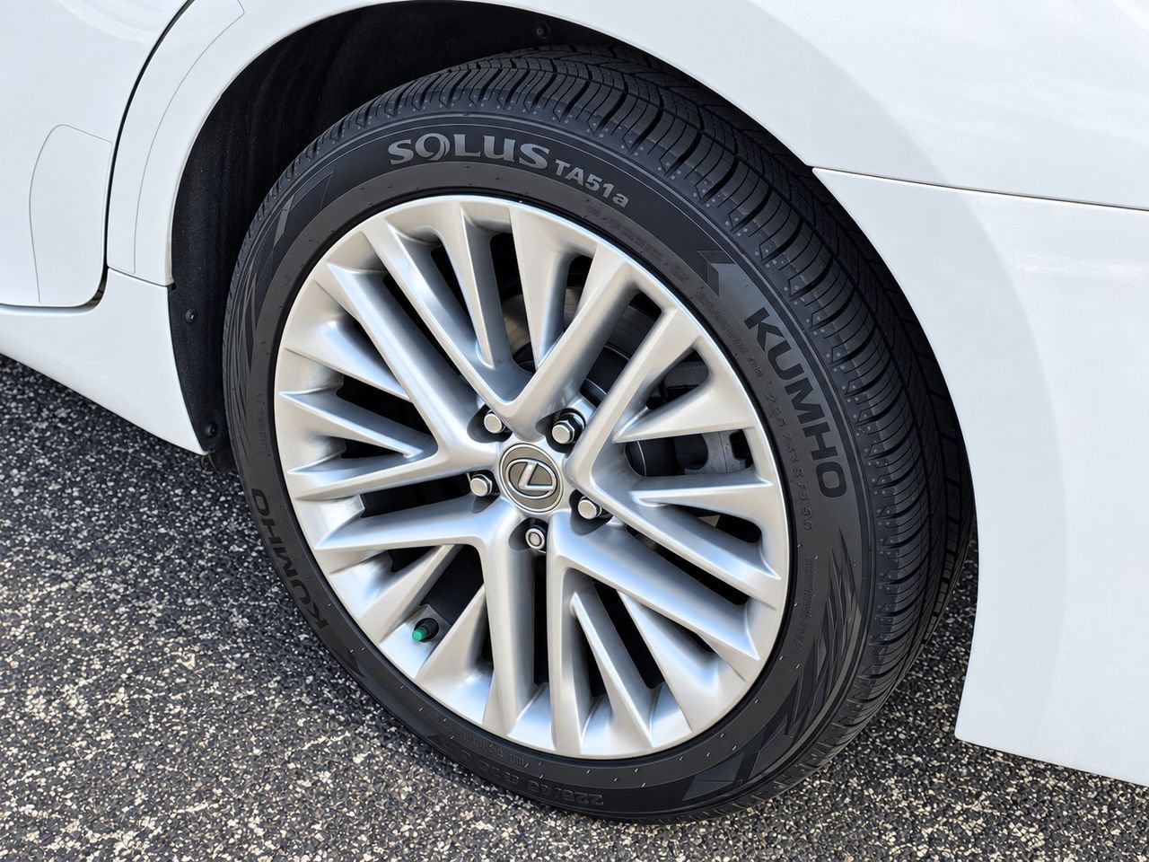 Used 2015 Lexus ES 350 w/ Luxury Package FWD image 10