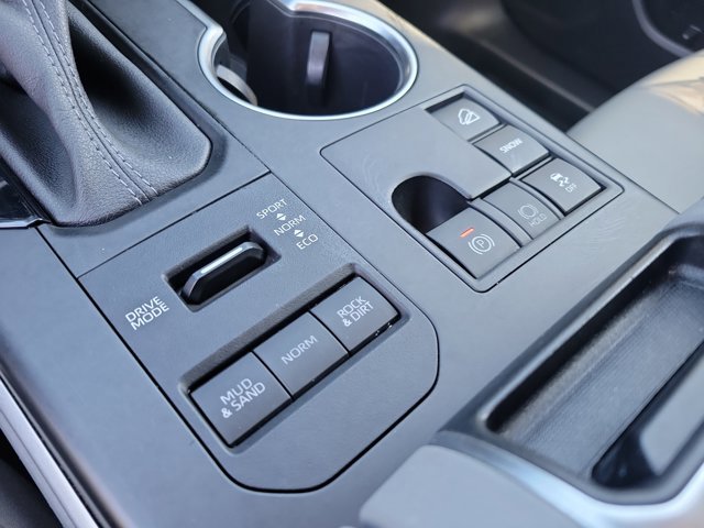 Used 2023 Toyota Highlander XLE image 16