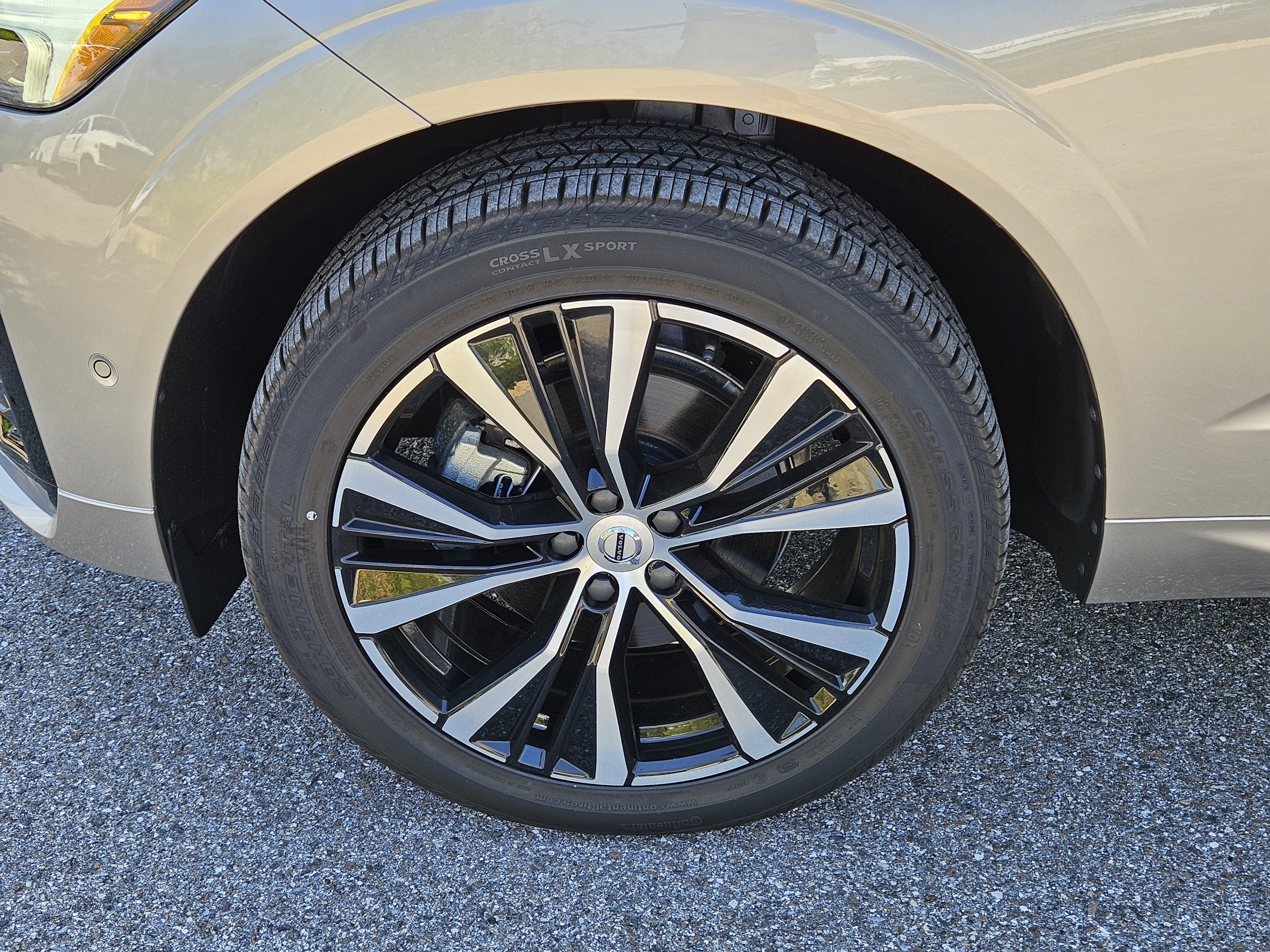 New 2025 Volvo XC60 B5 Plus w/ Protection Package Premier image 35