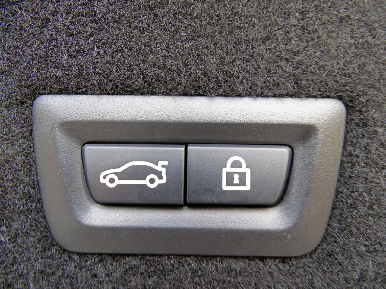 Used 2018 BMW 750i image 28