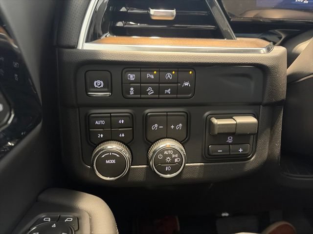 New 2026 Chevrolet Suburban High Country w/ Sun And Tow Package AWD/4WD image 18