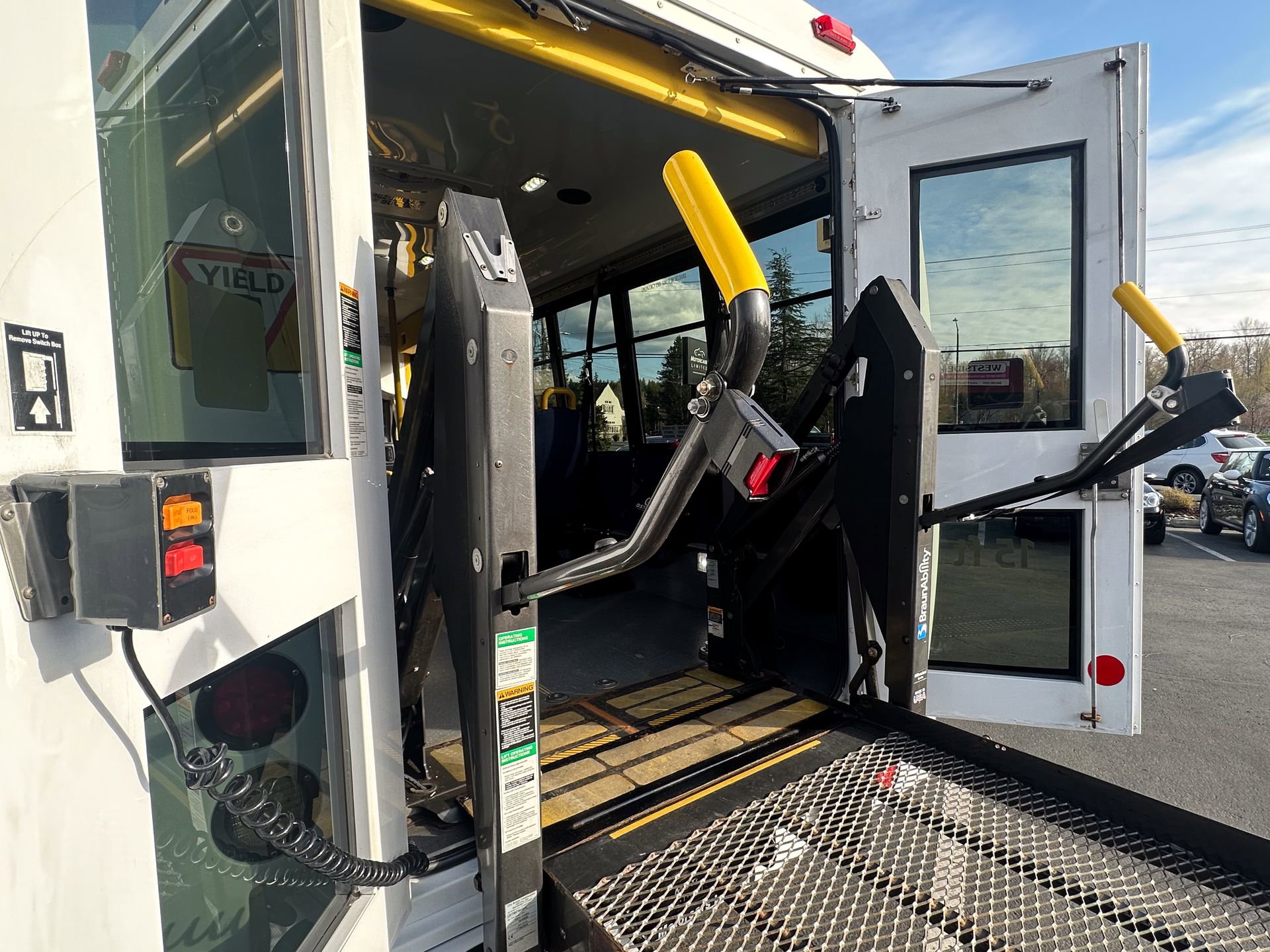 Used 2014 Chevrolet Express 3500 RWD image 9