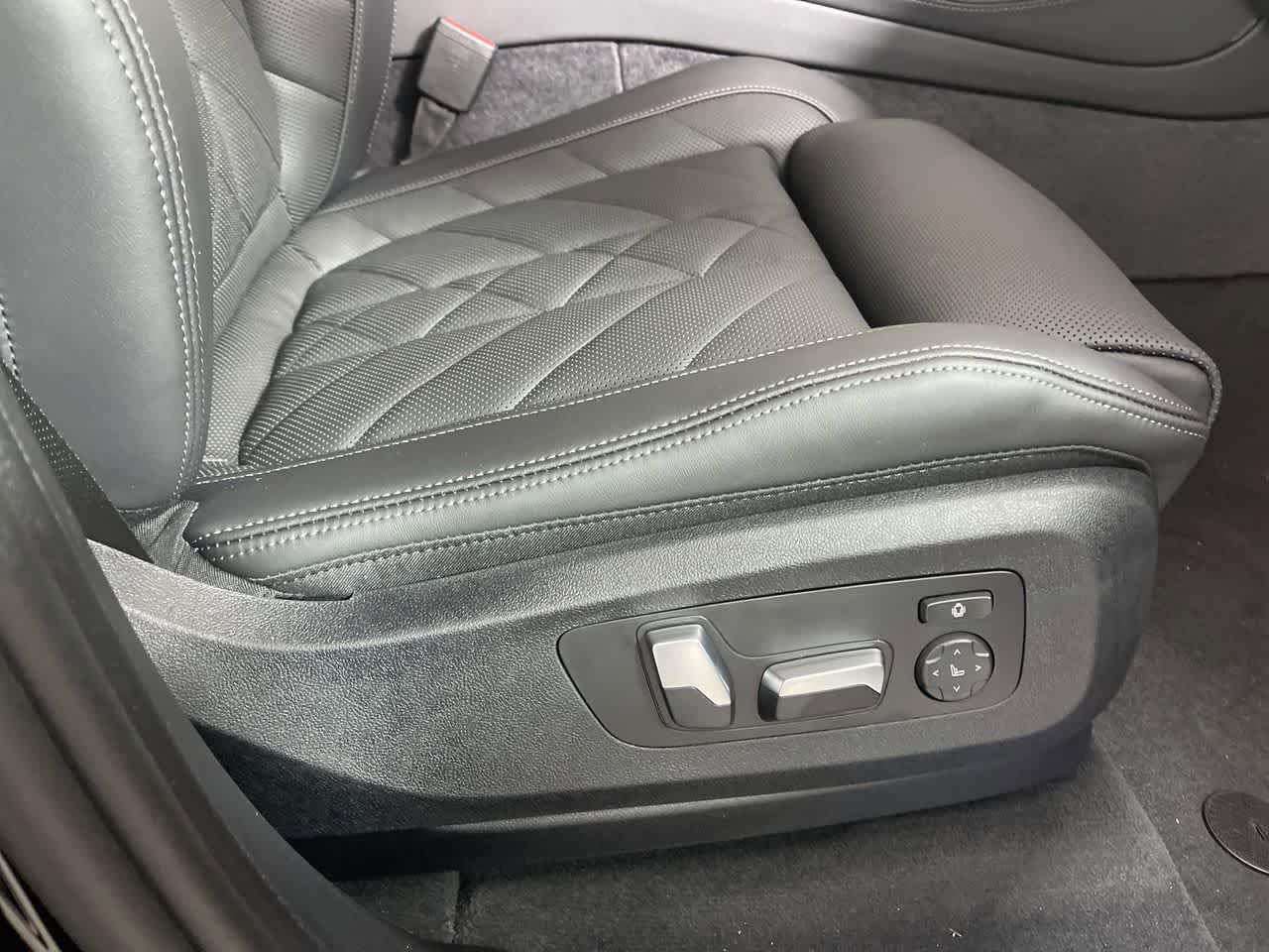 Used 2024 BMW X5 xDrive40i w/ Premium Package image 16