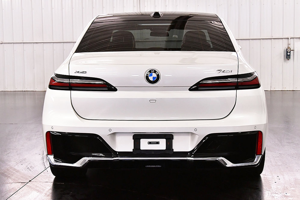 Used 2024 BMW 740i xDrive AWD/4WD image 6