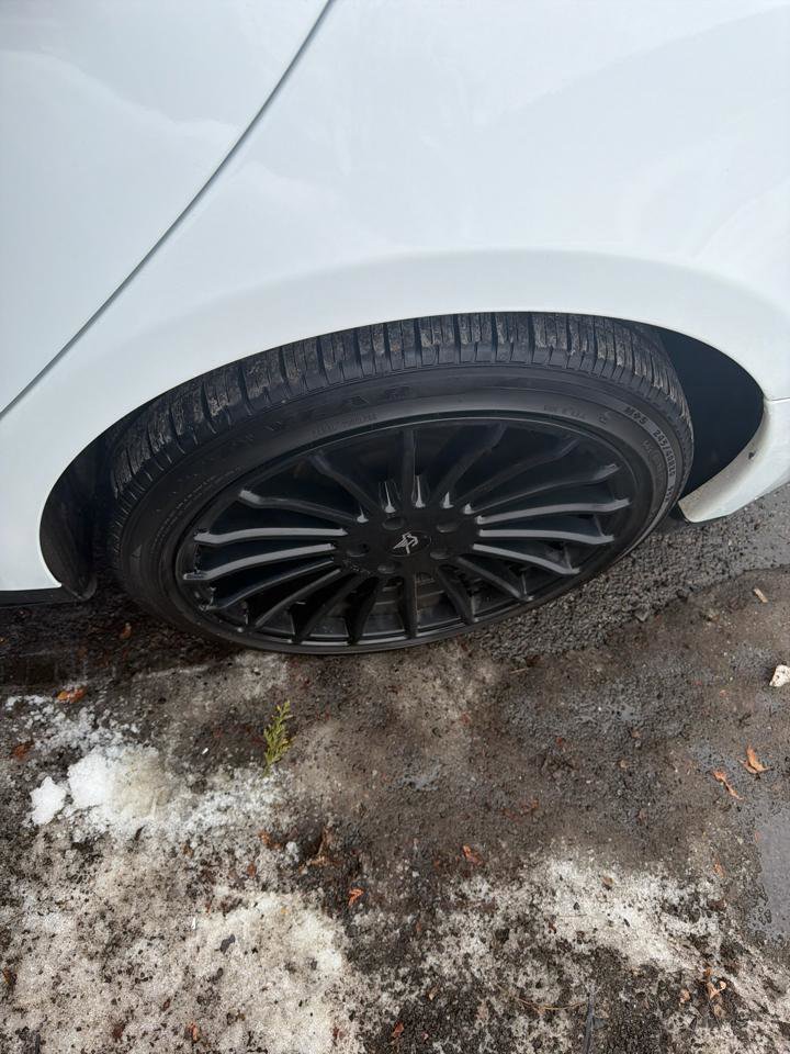 Used 2015 Tesla Model S 85D image 4