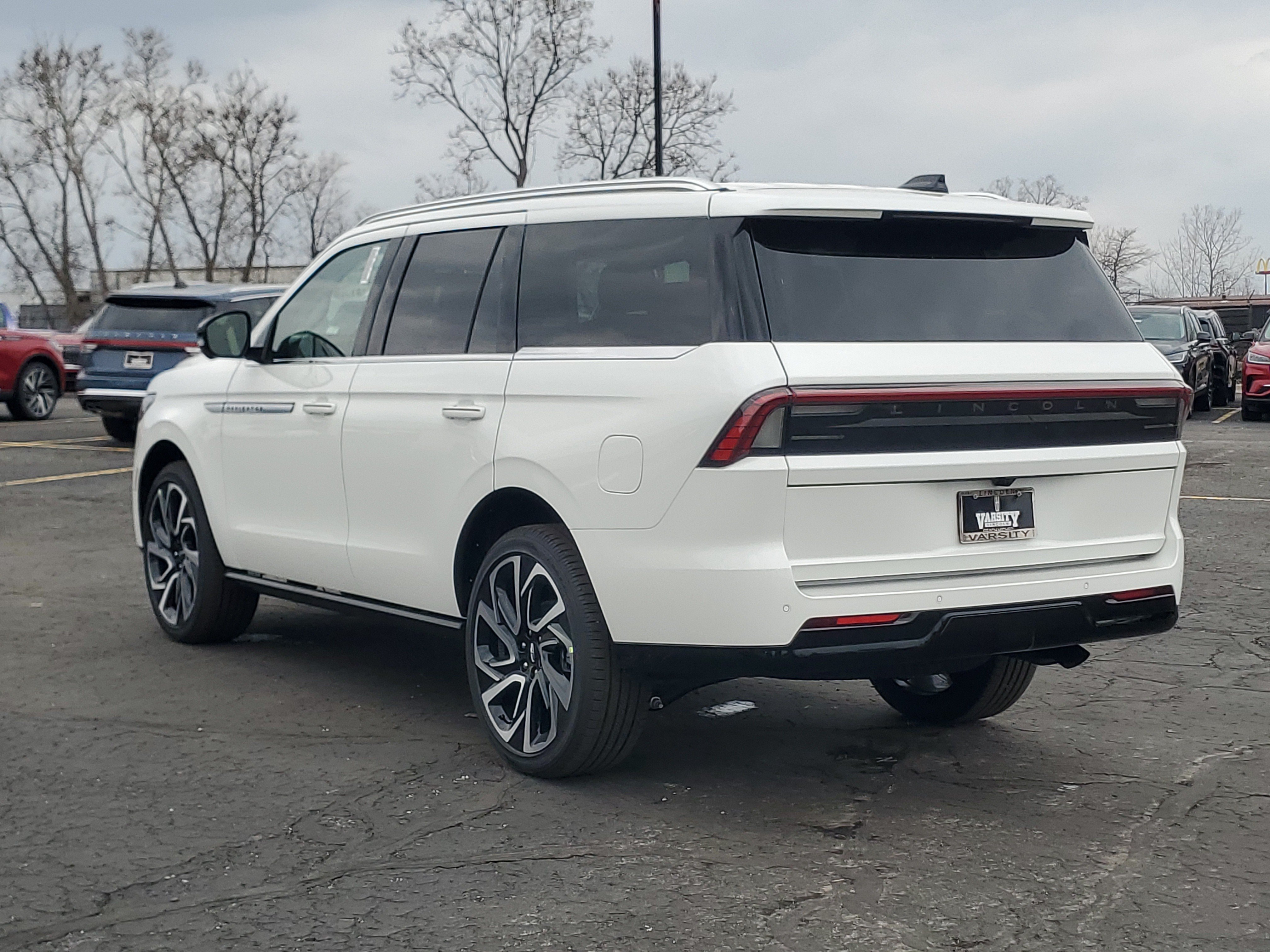 New 2026 Lincoln Navigator Reserve AWD/4WD image 3
