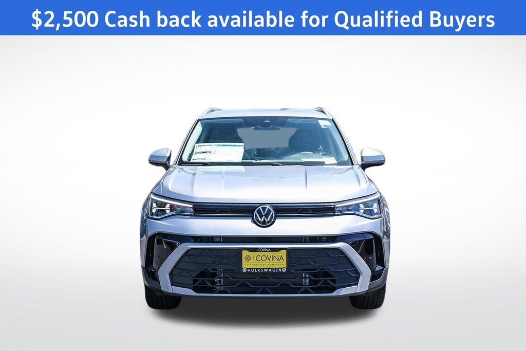 New 2025 Volkswagen Taos SE image 2