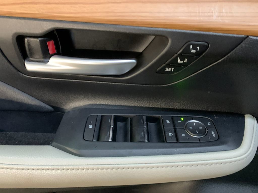 Used 2024 Toyota Grand Highlander Limited image 13