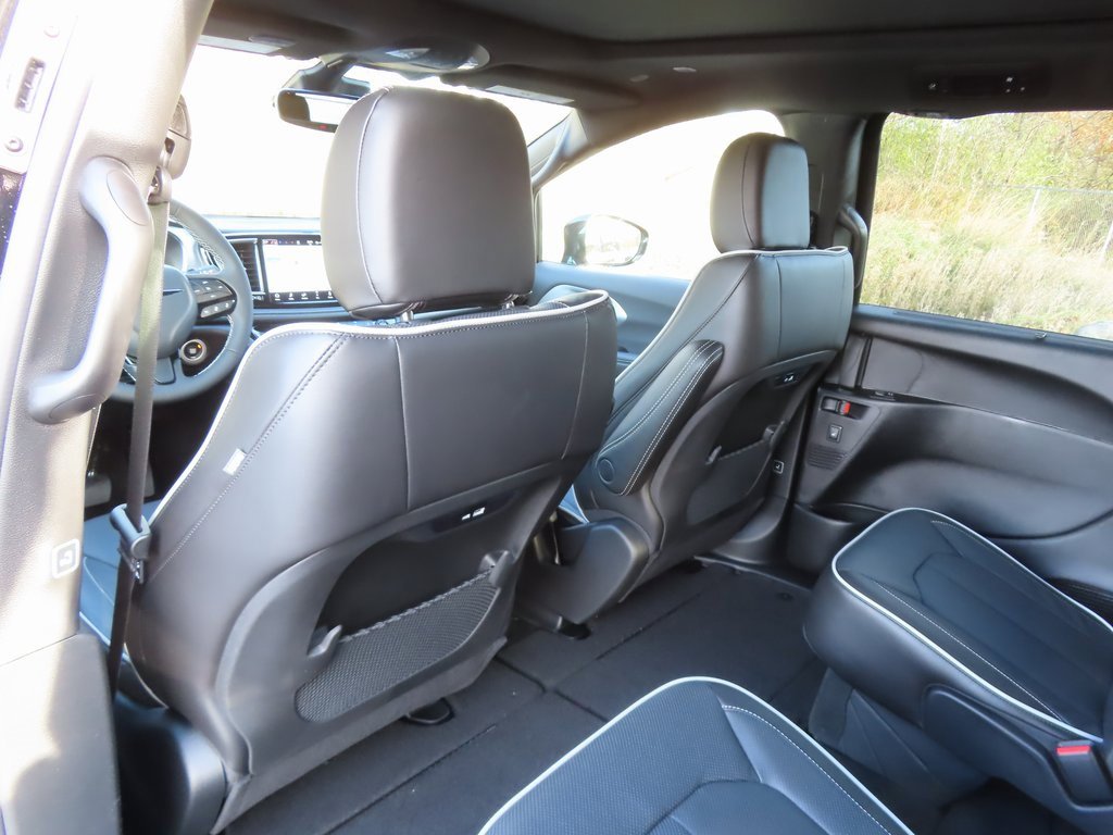 New 2026 Chrysler Pacifica Limited w/ S Appearance Package image 24