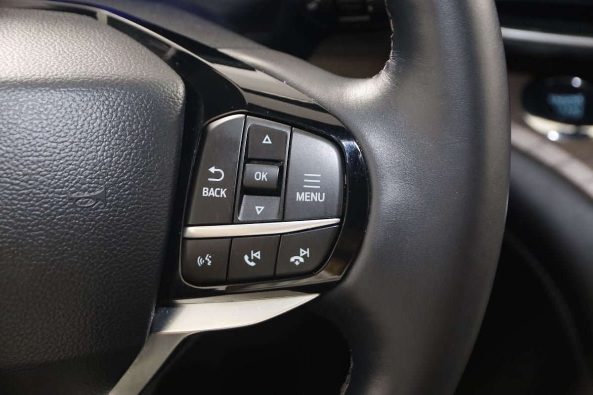Used 2022 Ford Explorer Platinum w/ Equipment Group 601A AWD/4WD image 39
