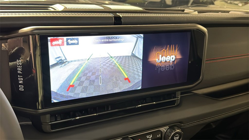 Used 2024 Jeep Wrangler Unlimited Rubicon w/ Technology Group image 29