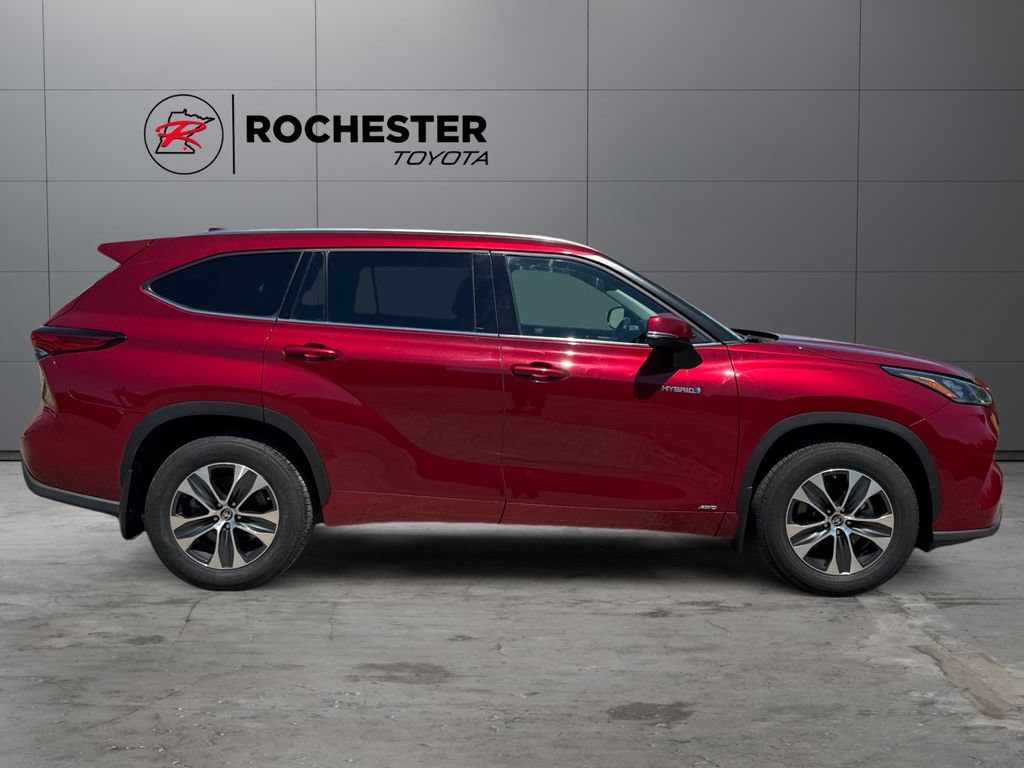 Certified 2020 Toyota Highlander XLE AWD/4WD image 6
