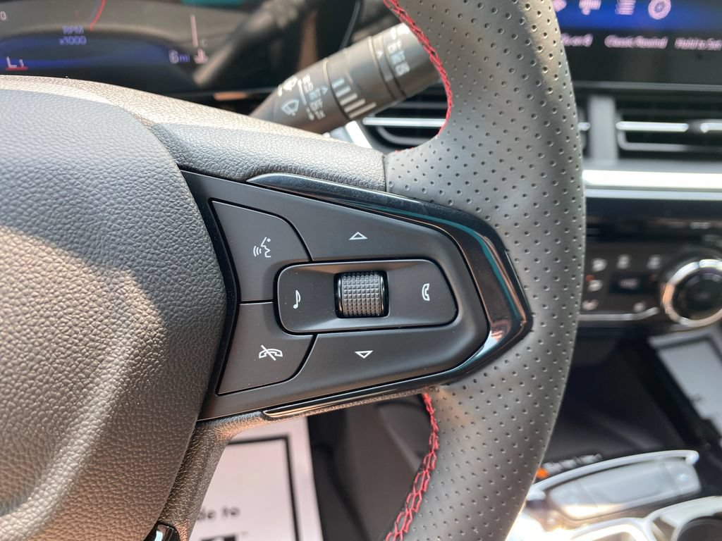 New 2026 Chevrolet Trax RS w/ Sunroof Package FWD image 28