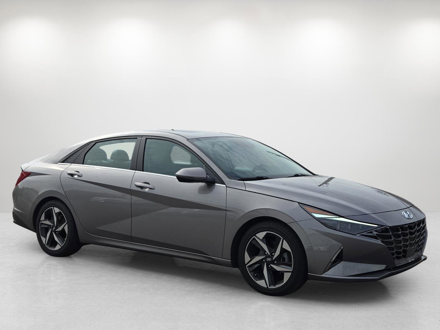 Used 2023 Hyundai Elantra Limited image 4