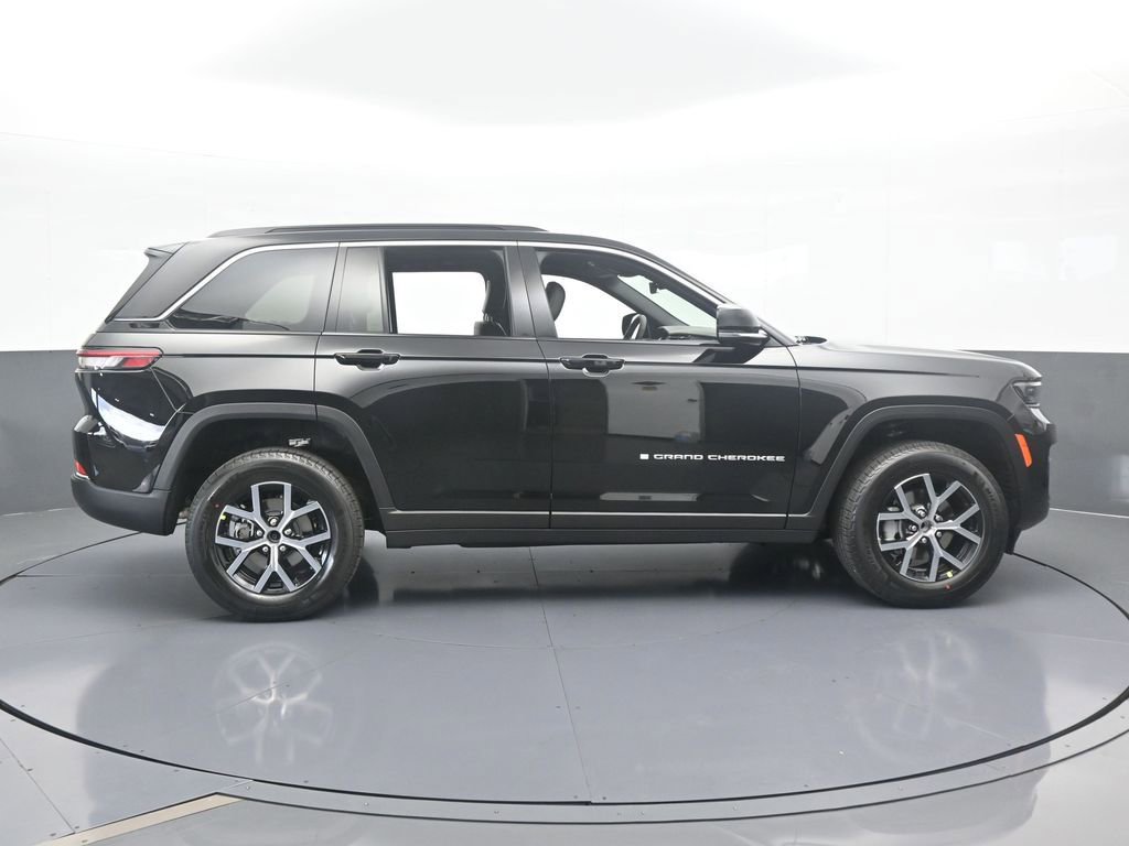 Used 2025 Jeep Grand Cherokee Limited image 7