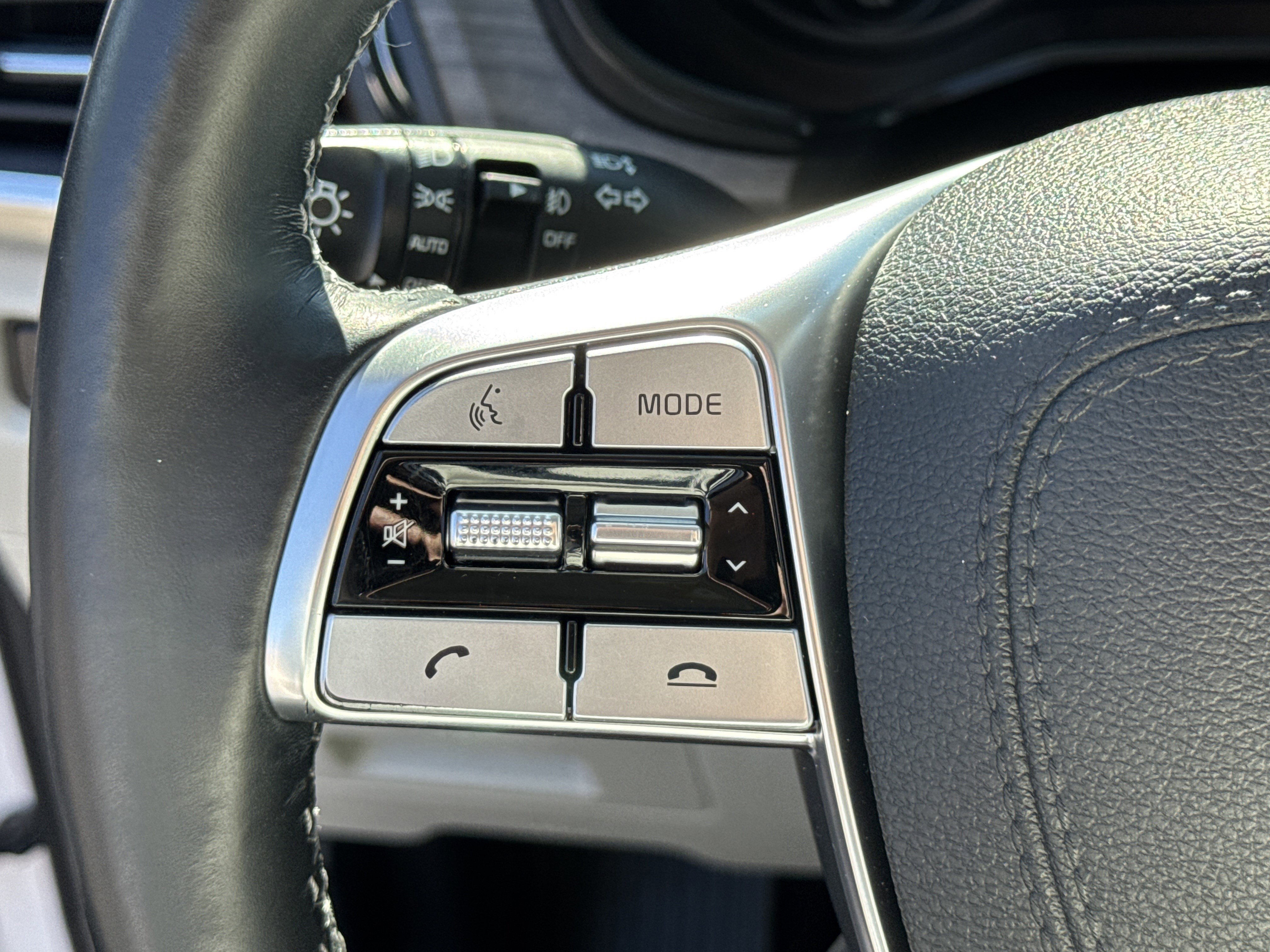 Certified 2022 Kia Telluride SX w/ SX Prestige Package image 25