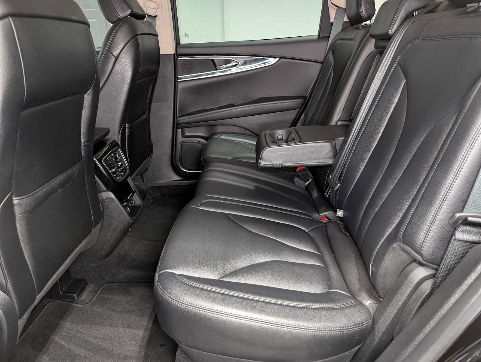 Used 2022 Lincoln Nautilus AWD w/ Premium Package image 22