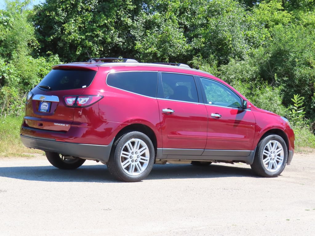 Used 2015 Chevrolet Traverse LT w/ Style and Technology Package FWD image 3