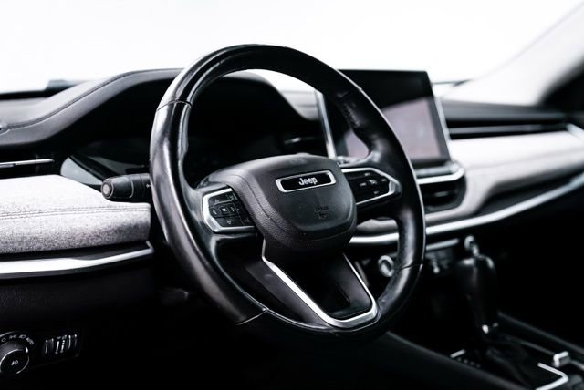 Used 2022 Jeep Compass Latitude w/ Sun and Sound Group image 11