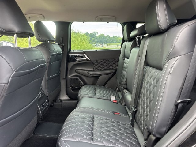 Used 2023 Mitsubishi Outlander SEL AWD/4WD image 15