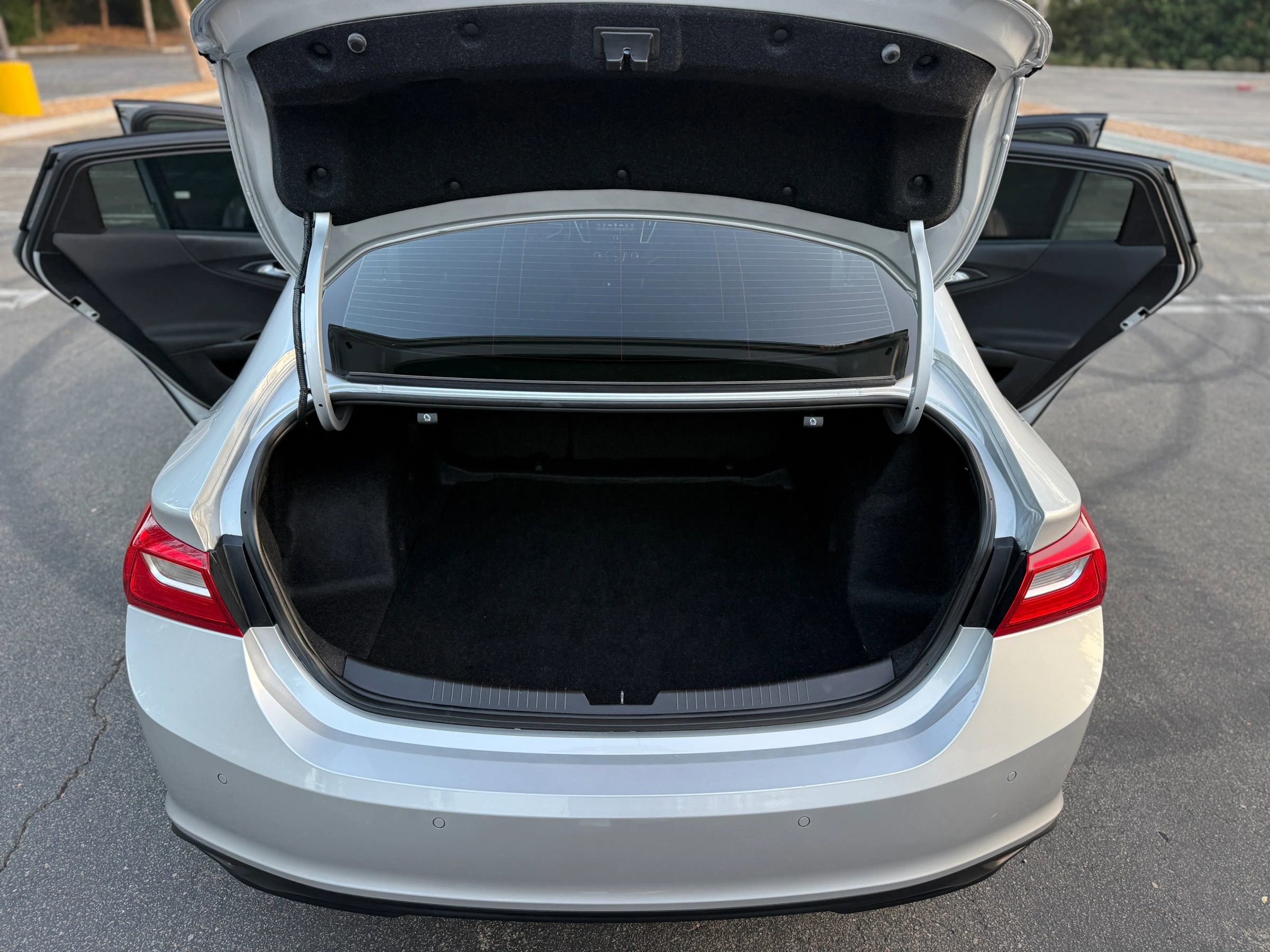 Used 2018 Chevrolet Malibu LT w/ Driver Confidence Package image 23