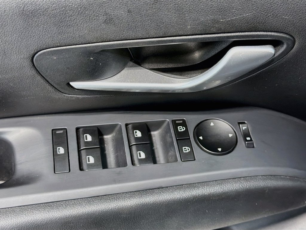 Used 2025 Hyundai Tucson SE FWD image 16