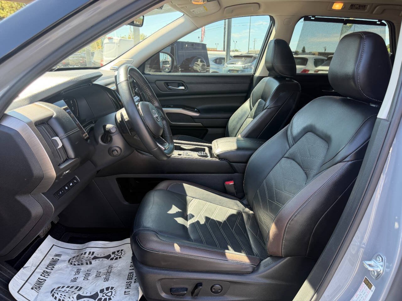 Used 2025 Nissan Pathfinder Platinum w/ Cargo Package AWD/4WD image 10