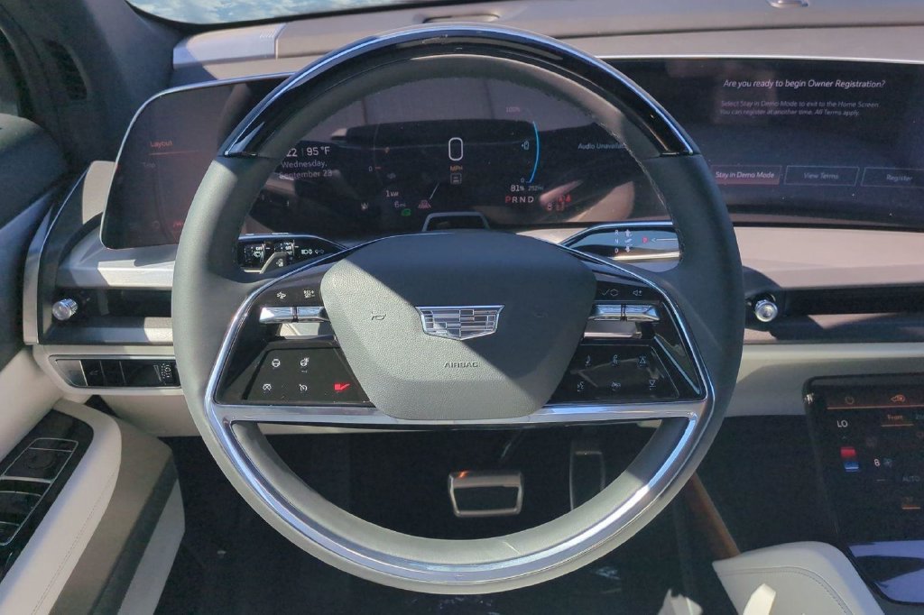 New 2027 Cadillac Vistiq Luxury w/ LPO, Floor Liner Package AWD/4WD image 21