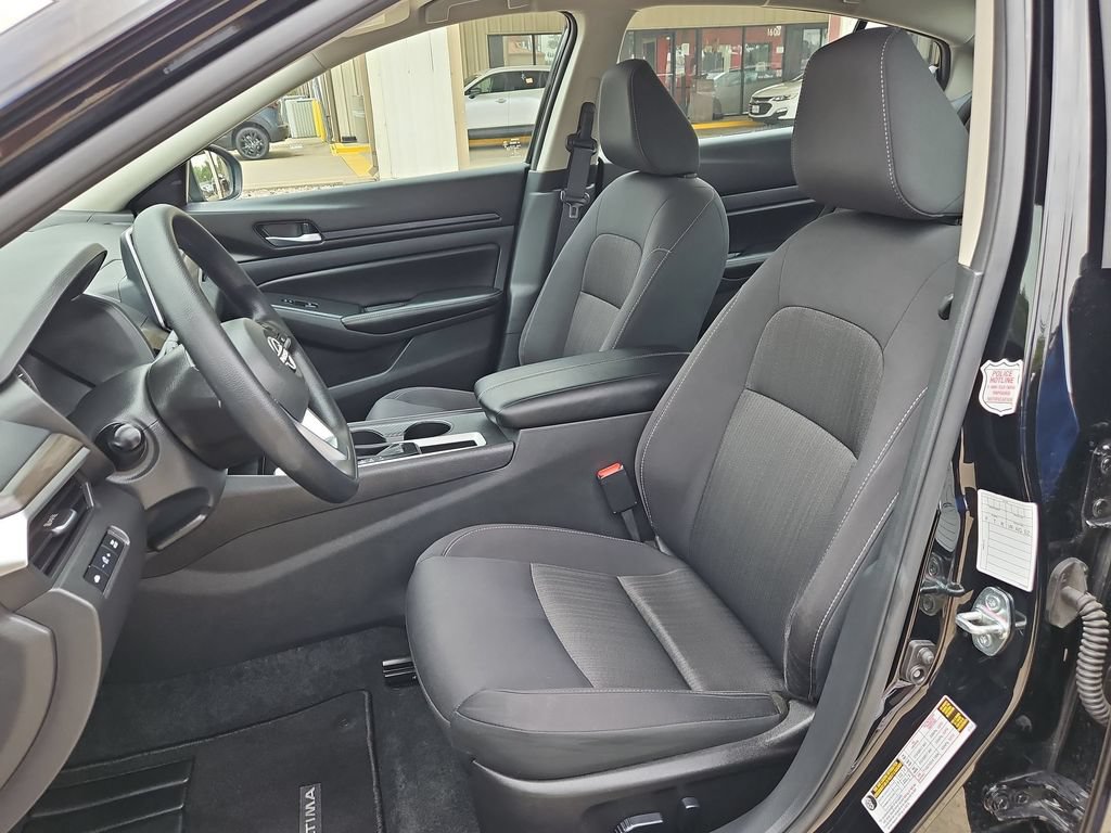 Used 2025 Nissan Altima 2.5 SV FWD image 25