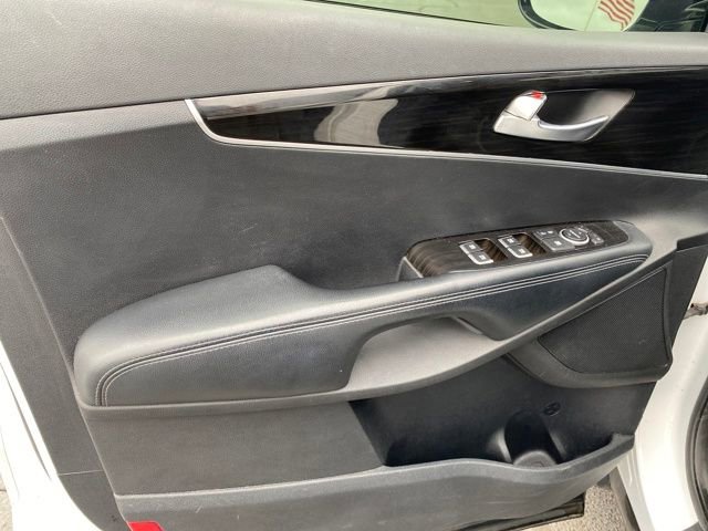 Used 2019 Kia Sorento LX image 16