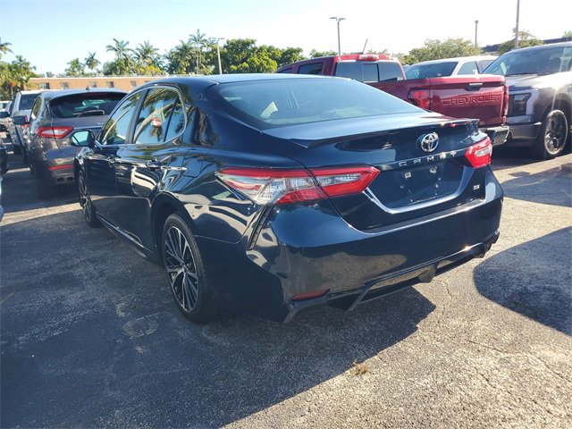 Used 2018 Toyota Camry SE image 4