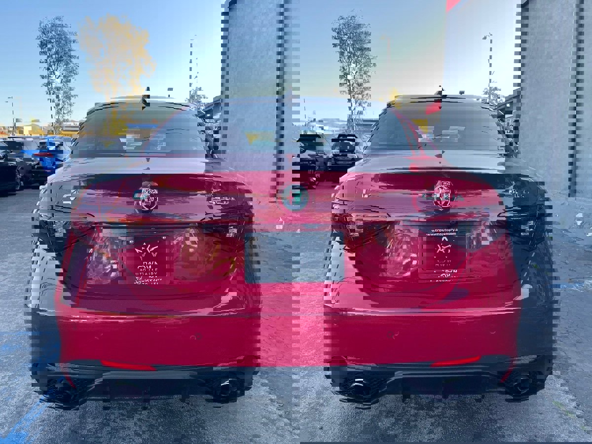 Used 2017 Alfa Romeo Giulia w/ Sport Appearance Package image 8