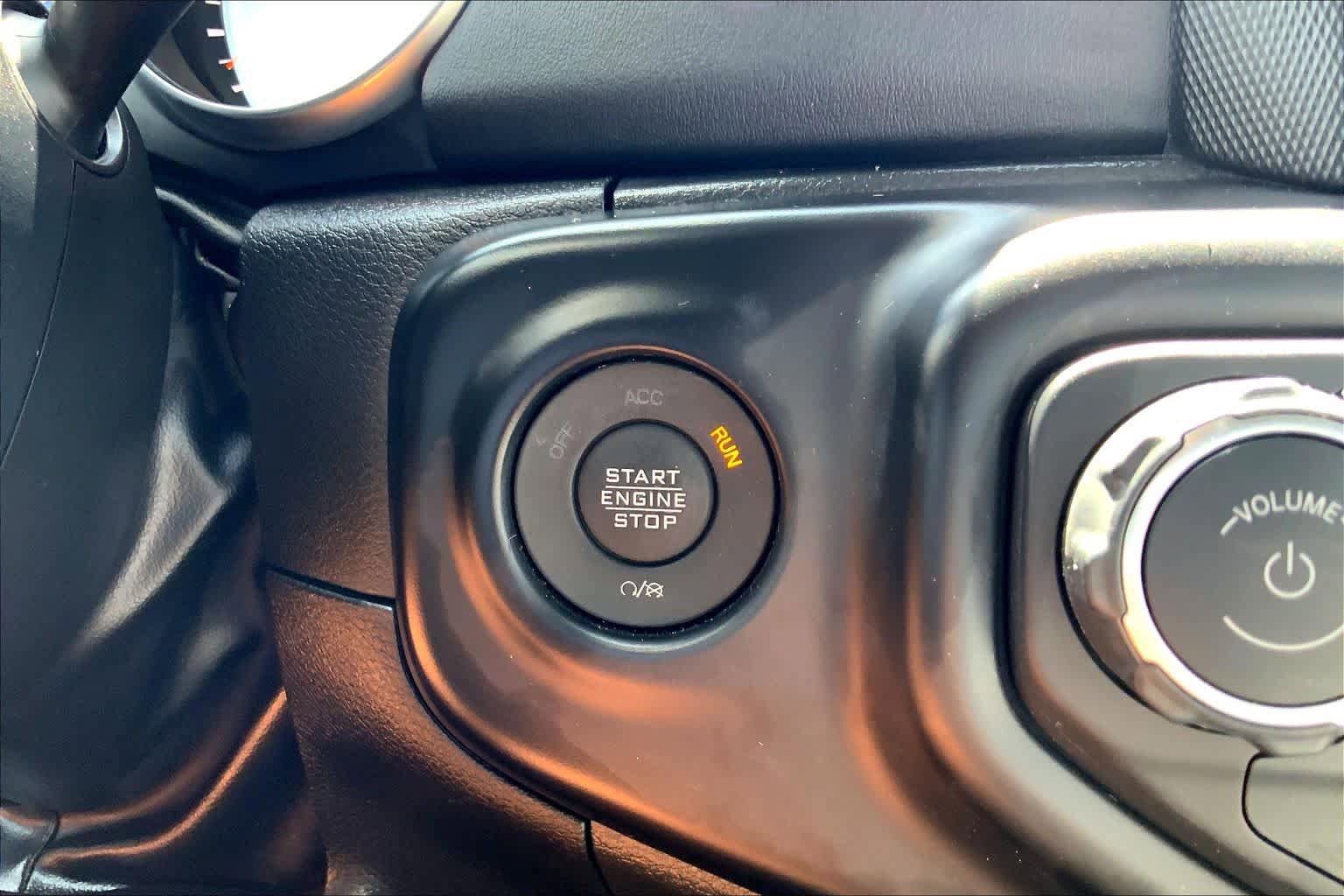 Used 2022 Jeep Wrangler Unlimited Sahara AWD/4WD image 32