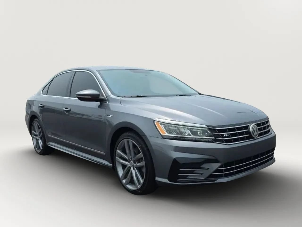 Used 2017 Volkswagen Passat 1.8T R-Line FWD image 3