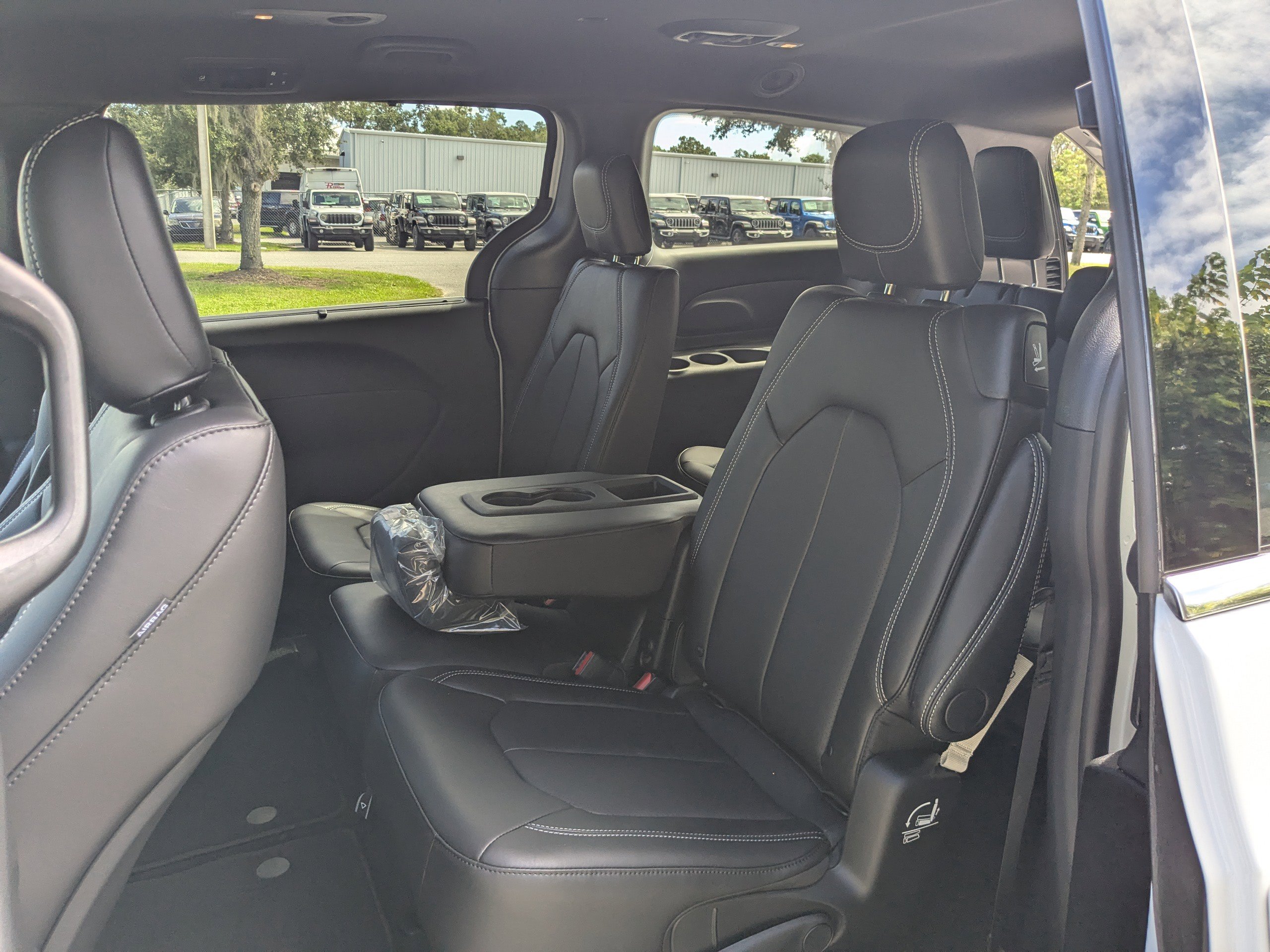 New 2026 Chrysler Pacifica Select image 13