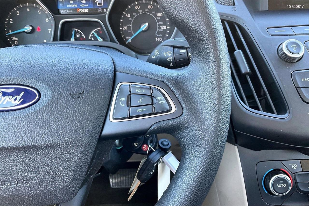 Used 2018 Ford Focus SE w/ SE Appearance Package image 27