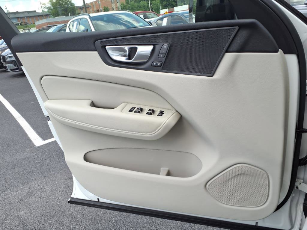 Used 2025 Volvo XC60 T8 Plus w/ Climate Package image 26