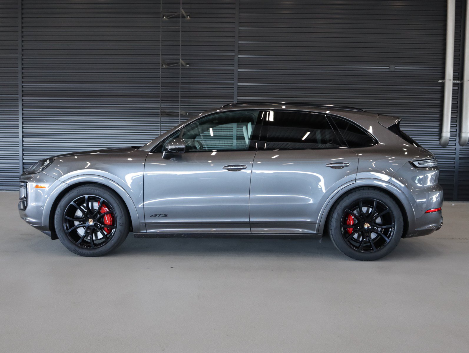 Certified 2025 Porsche Cayenne GTS AWD/4WD image 2