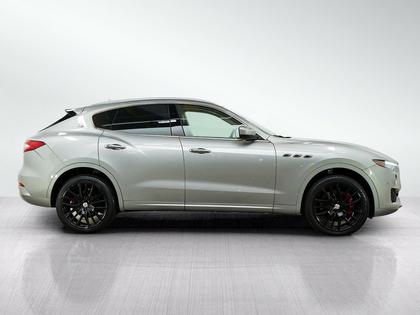 Used 2017 Maserati Levante S AWD/4WD image 6