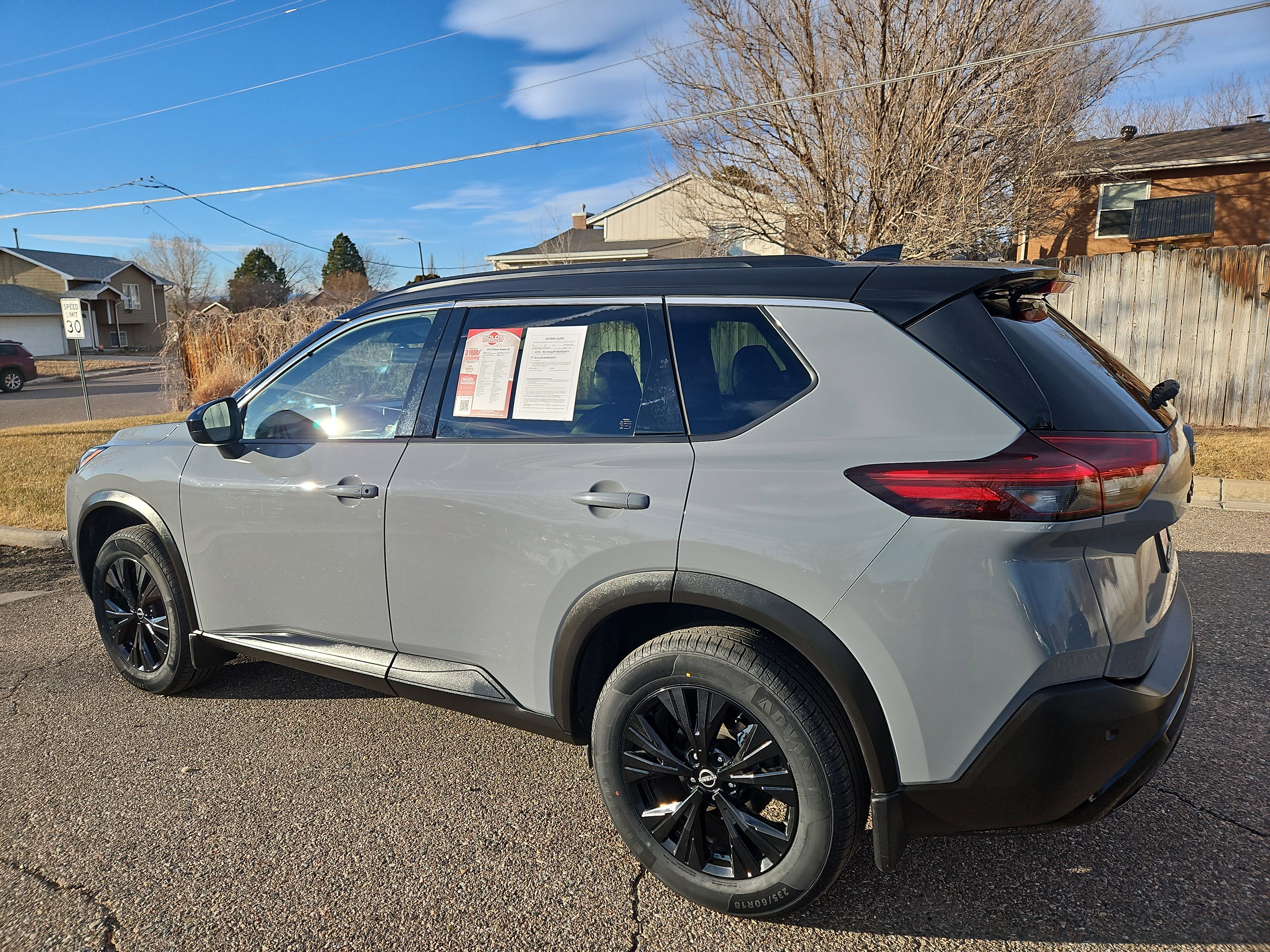 Used 2023 Nissan Rogue SV w/ SV Premium B Package image 4