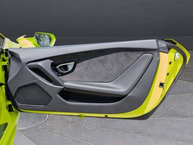 Used 2016 Lamborghini Huracan LP 610-4 Avio AWD/4WD image 27
