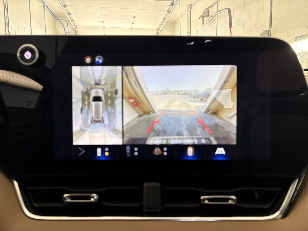 Used 2025 Chevrolet Equinox ACTIV w/ Safety and Technology Package AWD/4WD image 36