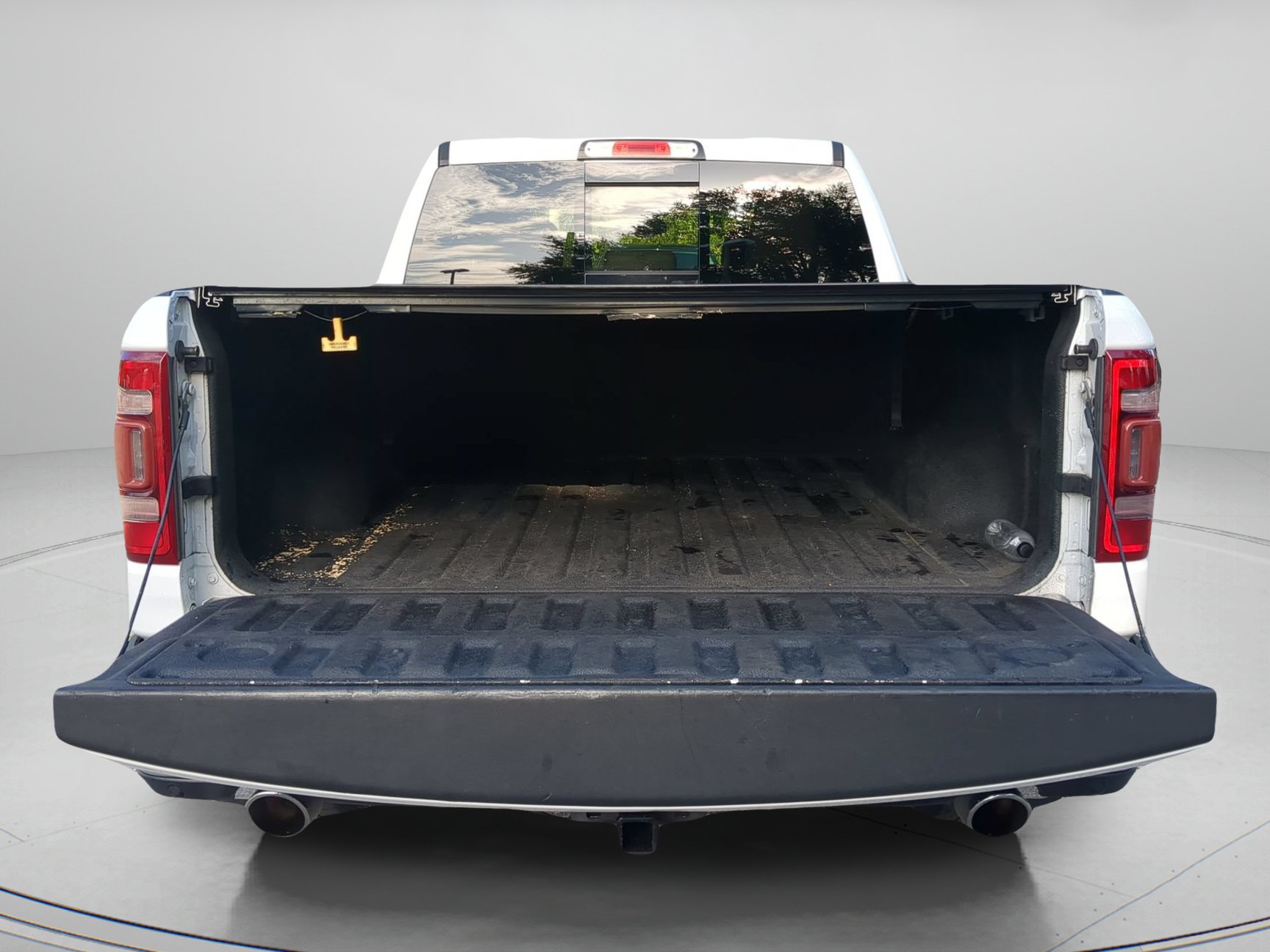 Used 2019 RAM 1500 Laramie AWD/4WD image 46