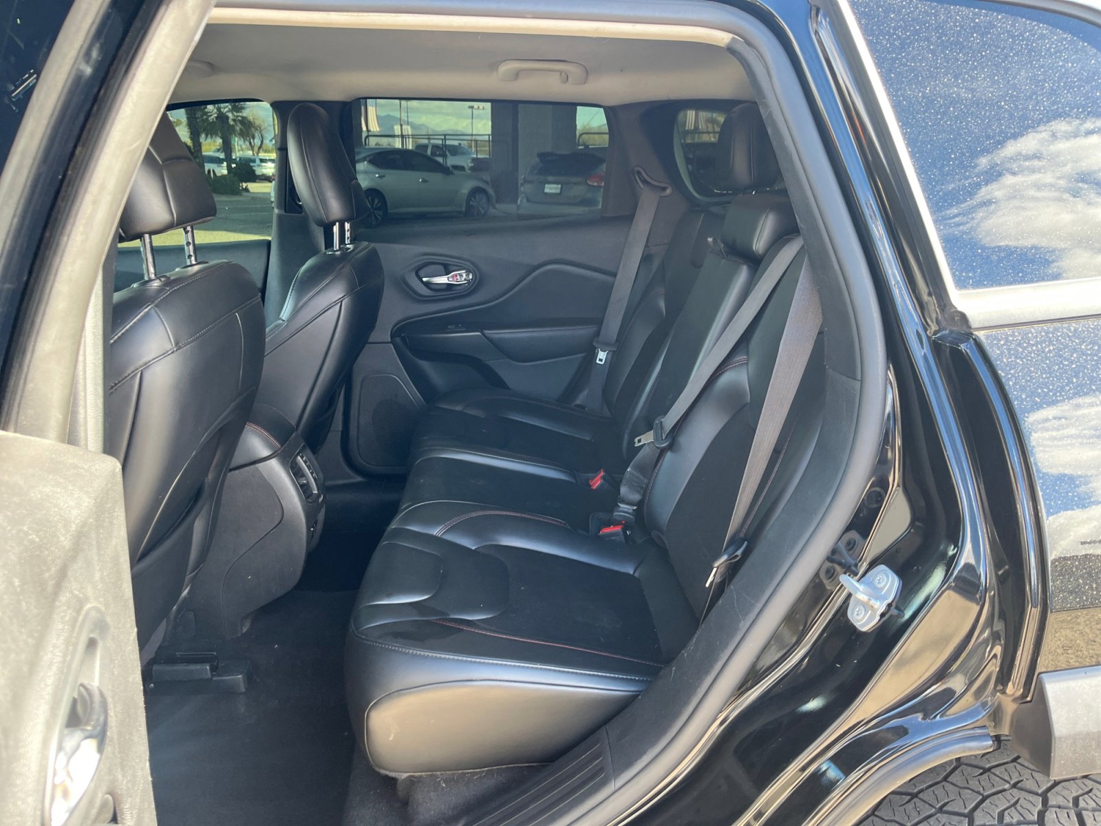 Used 2021 Jeep Cherokee Trailhawk image 17