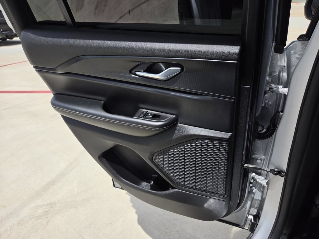 Used 2025 Jeep Grand Cherokee Laredo RWD image 29