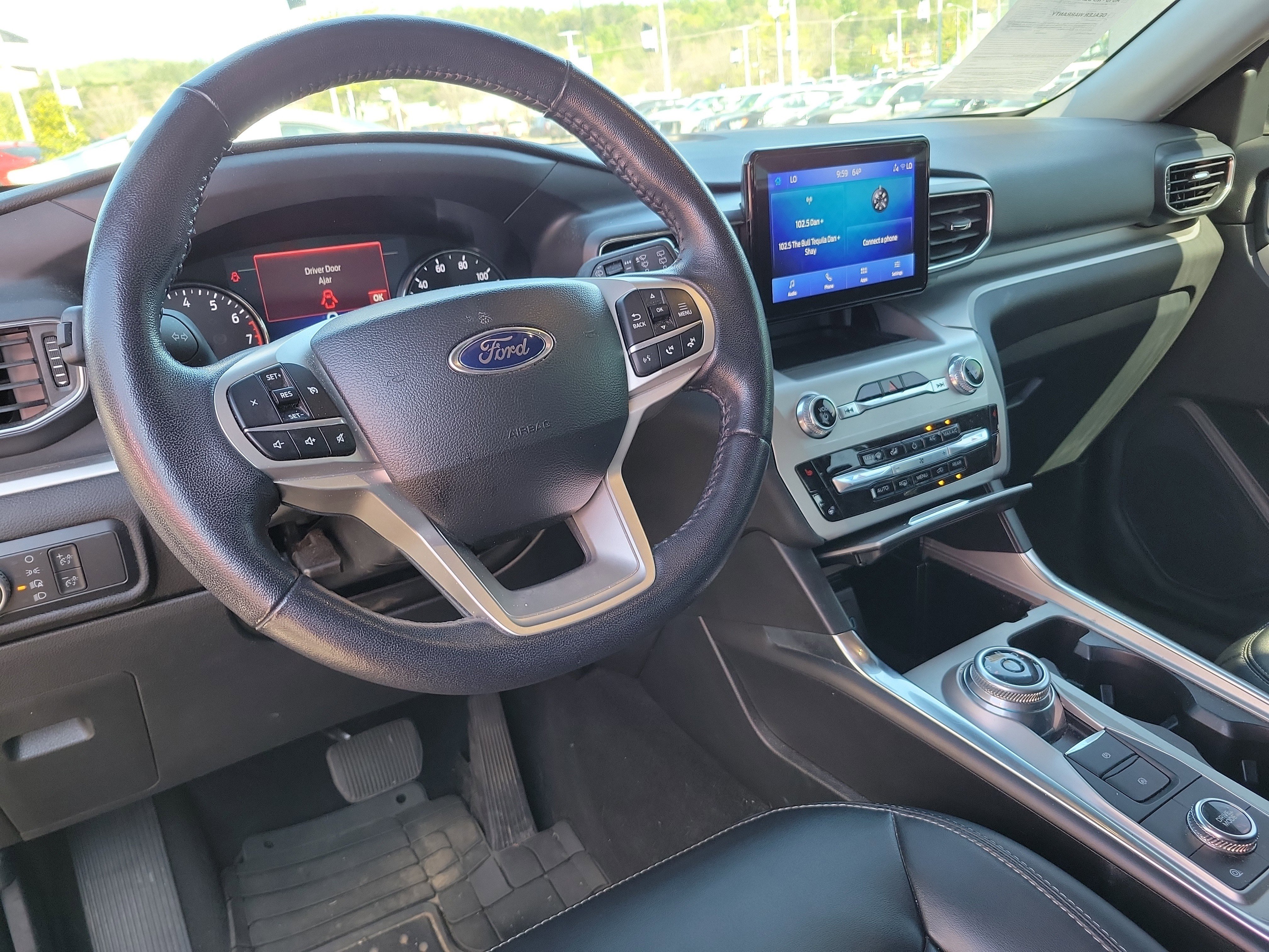Used 2022 Ford Explorer XLT w/ Equipment Group 202A image 2
