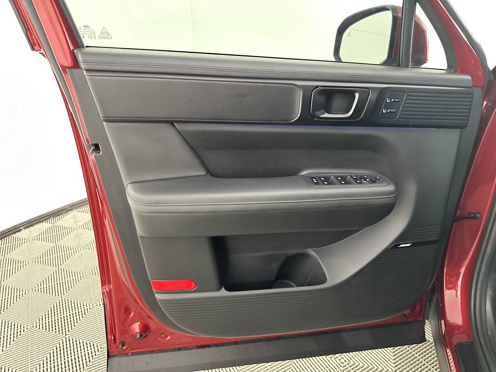 Used 2025 Hyundai Santa Fe Calligraphy w/ Tow & Go Package FWD image 16